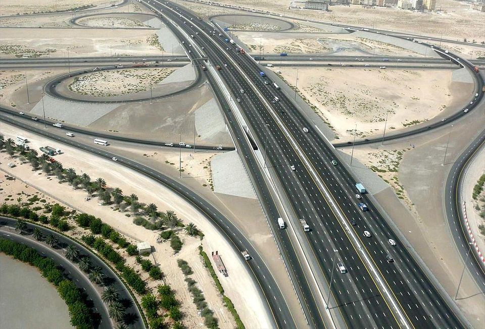 Explore the UAE by Road with Confidence and Smart Travel Planning
